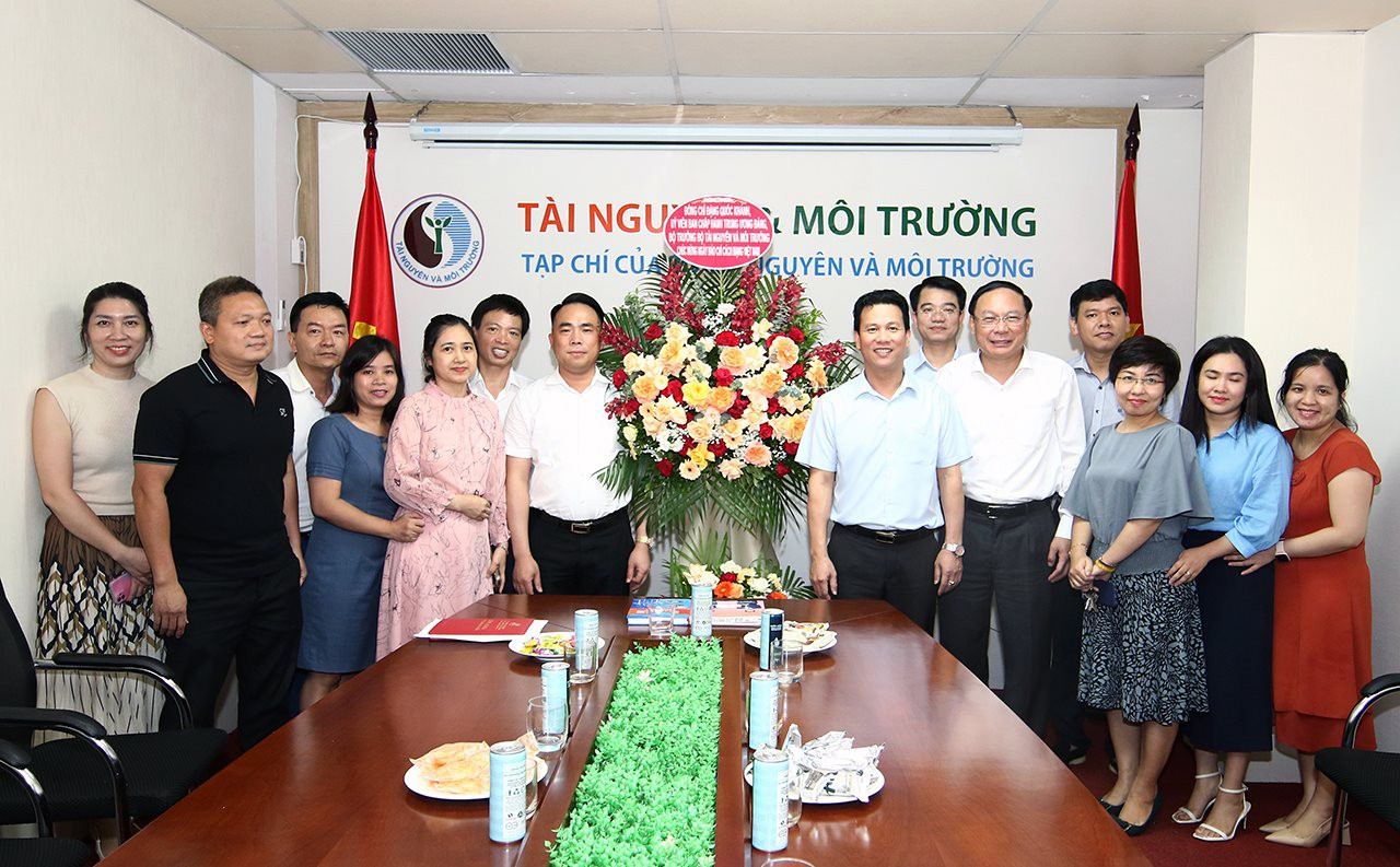 Gặp mặt báo chí
