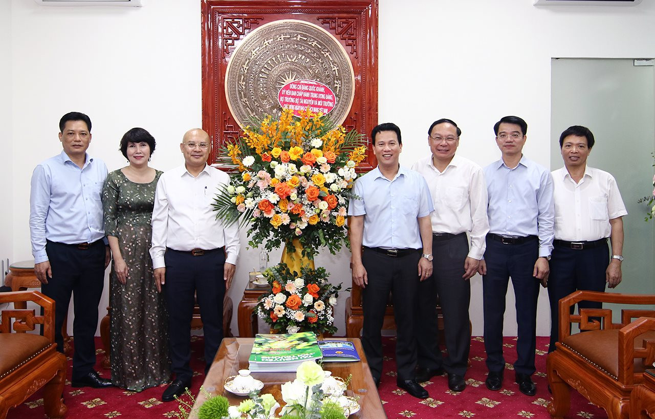 Ngòi bút phải sắc và phải hiểu thật sâu
