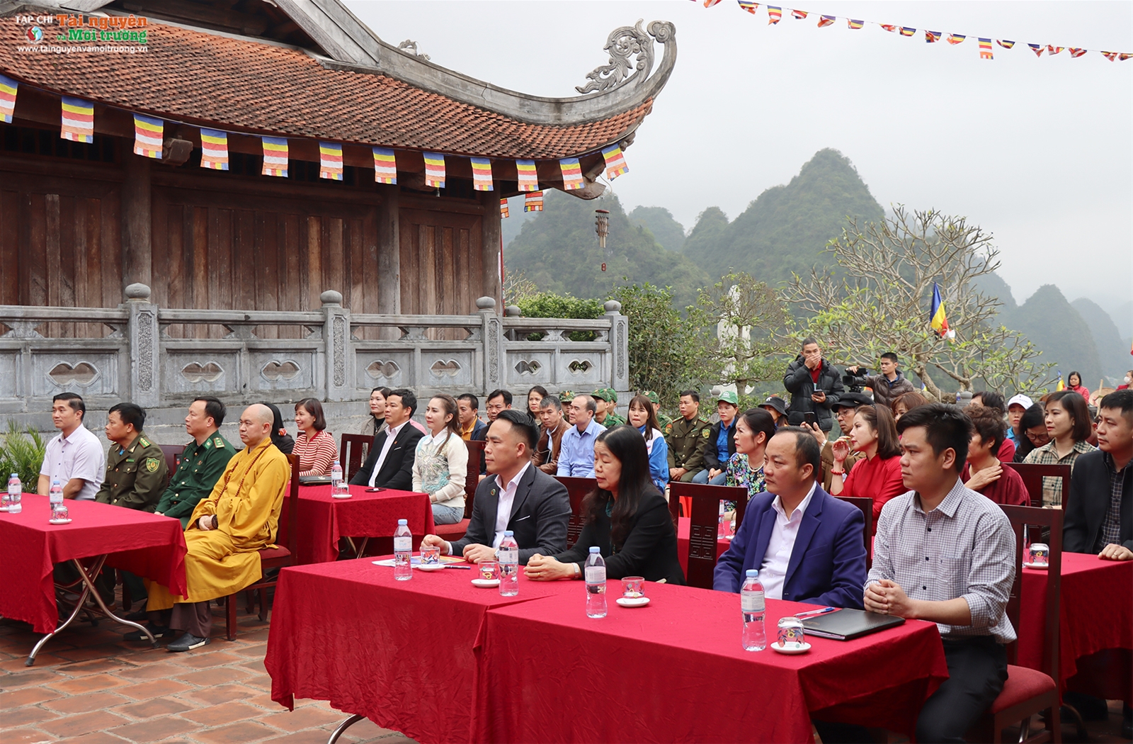 Phóng sự ảnh Tạp chí Tài nguyên và Môi trường trồng cây tại chùa Phật Tích Trúc Lâm Bản Giốc, Cao Bằng