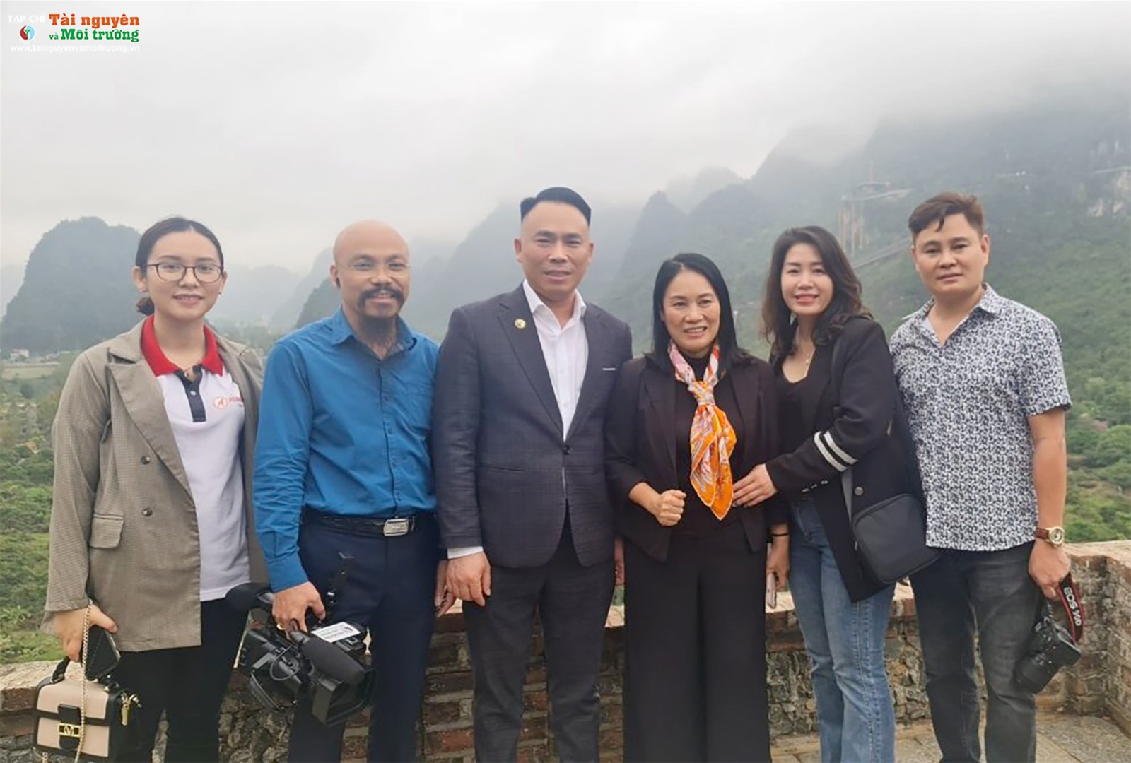 Phóng sự ảnh Tạp chí Tài nguyên và Môi trường trồng cây tại chùa Phật Tích Trúc Lâm Bản Giốc, Cao Bằng