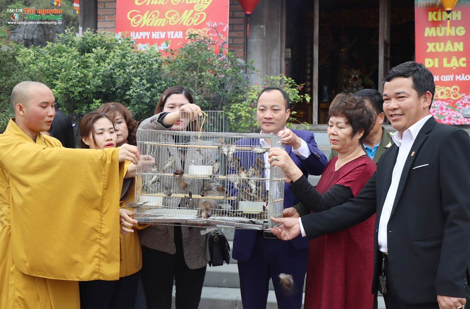 Phóng sự ảnh Tạp chí Tài nguyên và Môi trường trồng cây tại chùa Phật Tích Trúc Lâm Bản Giốc, Cao Bằng