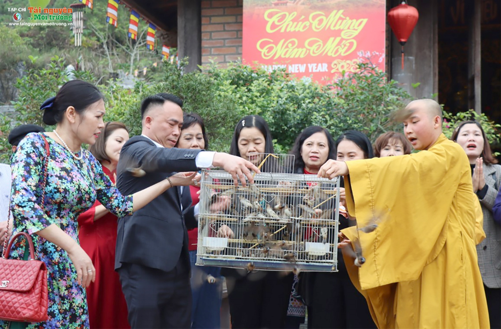 Phóng sự ảnh Tạp chí Tài nguyên và Môi trường trồng cây tại chùa Phật Tích Trúc Lâm Bản Giốc, Cao Bằng