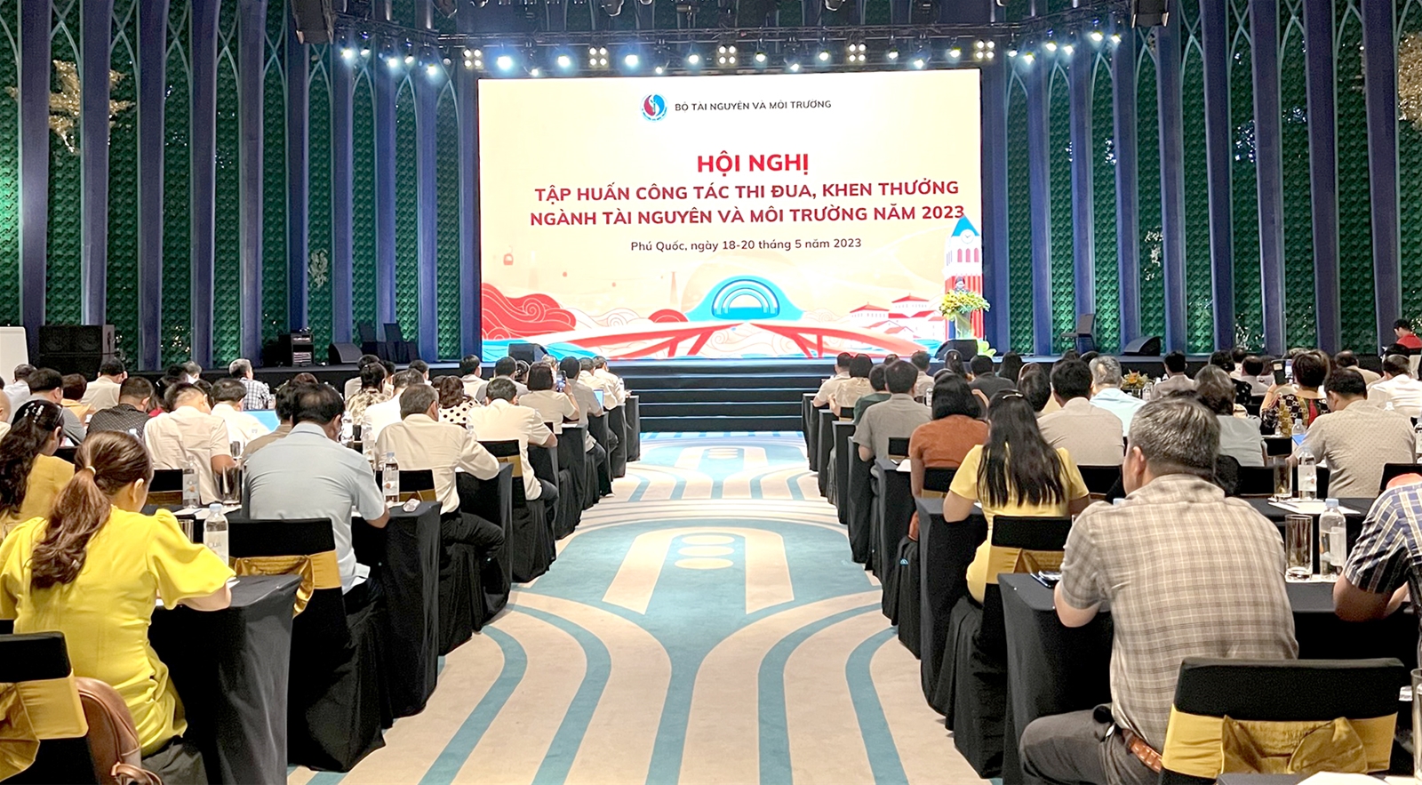 thi đua khen thưởng