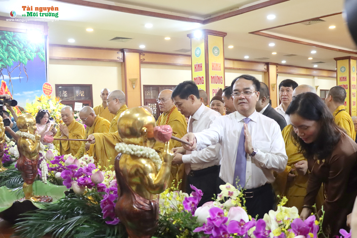 Phóng sự ảnh Mừng Đại lễ Phật đản năm 2023 tại chùa Quán Sứ, Hà Nội