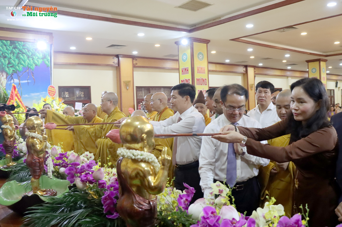 Phóng sự ảnh Mừng Đại lễ Phật đản năm 2023 tại chùa Quán Sứ, Hà Nội