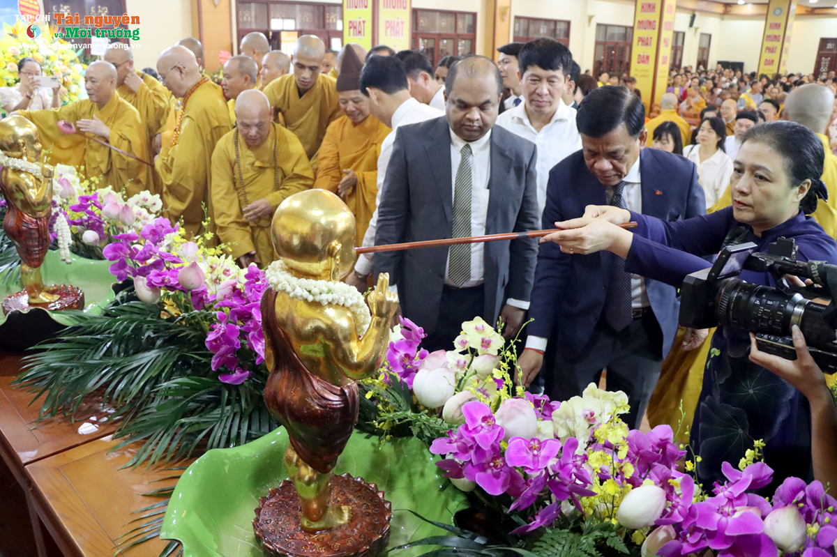 Phóng sự ảnh Mừng Đại lễ Phật đản năm 2023 tại chùa Quán Sứ, Hà Nội