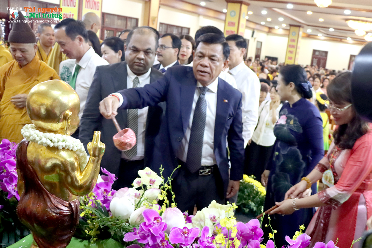 Phóng sự ảnh Mừng Đại lễ Phật đản năm 2023 tại chùa Quán Sứ, Hà Nội