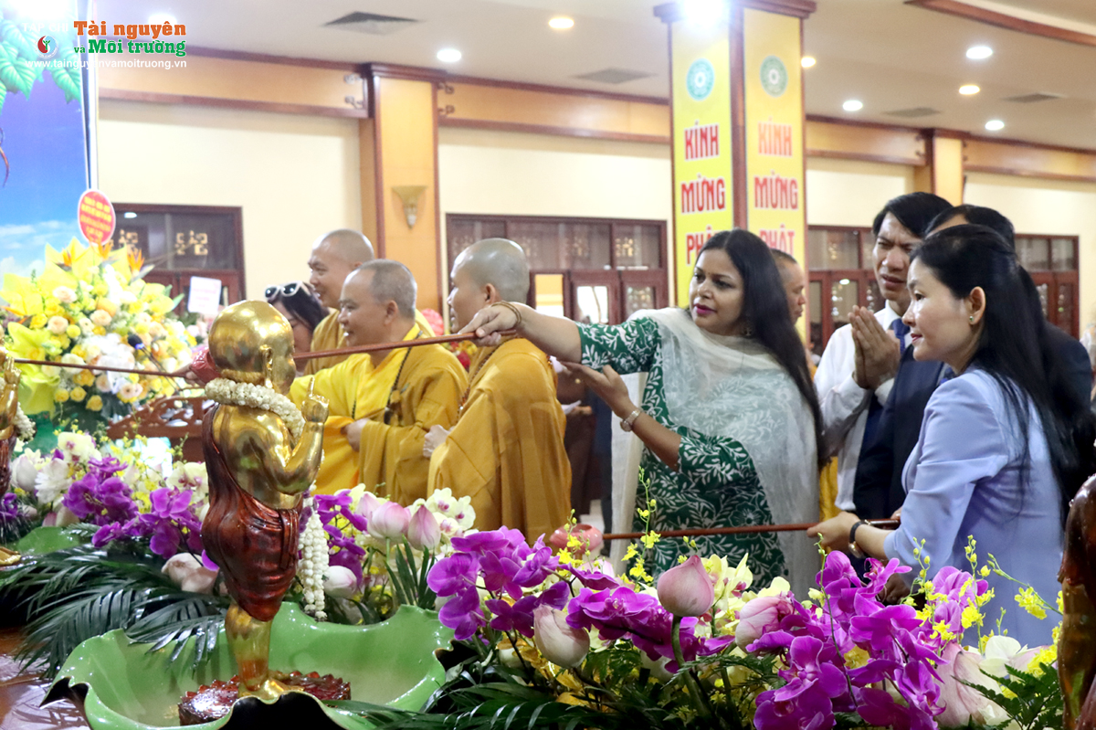 Phóng sự ảnh Mừng Đại lễ Phật đản năm 2023 tại chùa Quán Sứ, Hà Nội