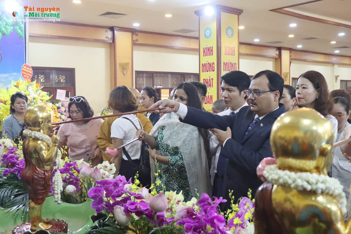 Phóng sự ảnh Mừng Đại lễ Phật đản năm 2023 tại chùa Quán Sứ, Hà Nội