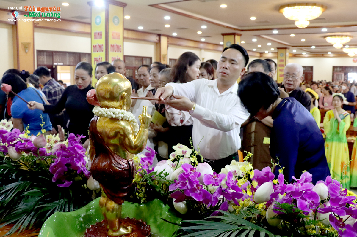 Phóng sự ảnh Mừng Đại lễ Phật đản năm 2023 tại chùa Quán Sứ, Hà Nội