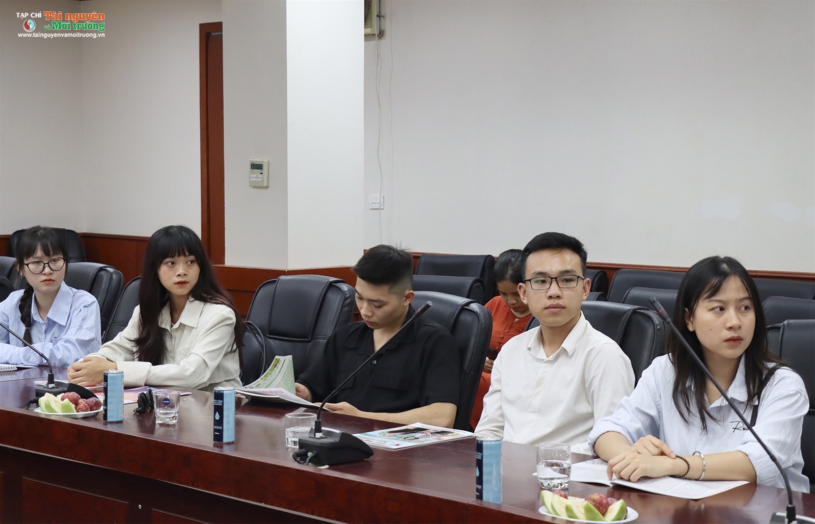 Gặp mặt sinh viên