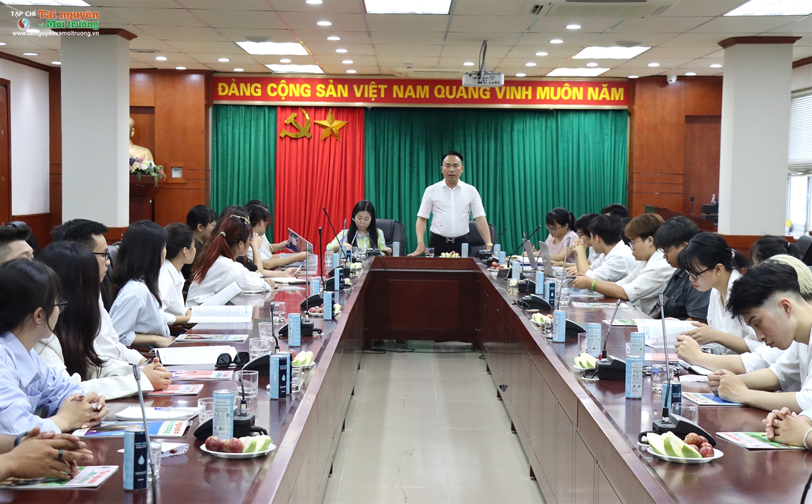 Gặp mặt sinh viên