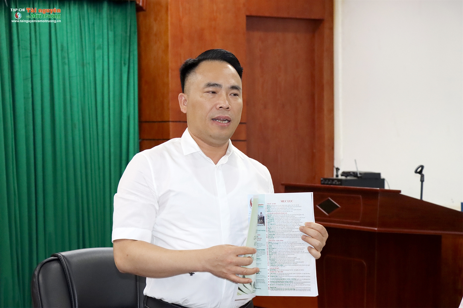 Gặp mặt sinh viên