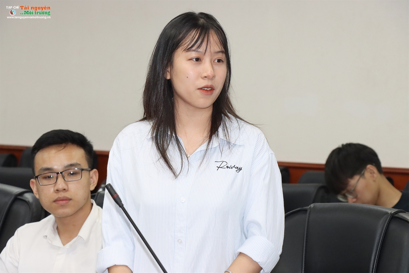 Gặp mặt sinh viên