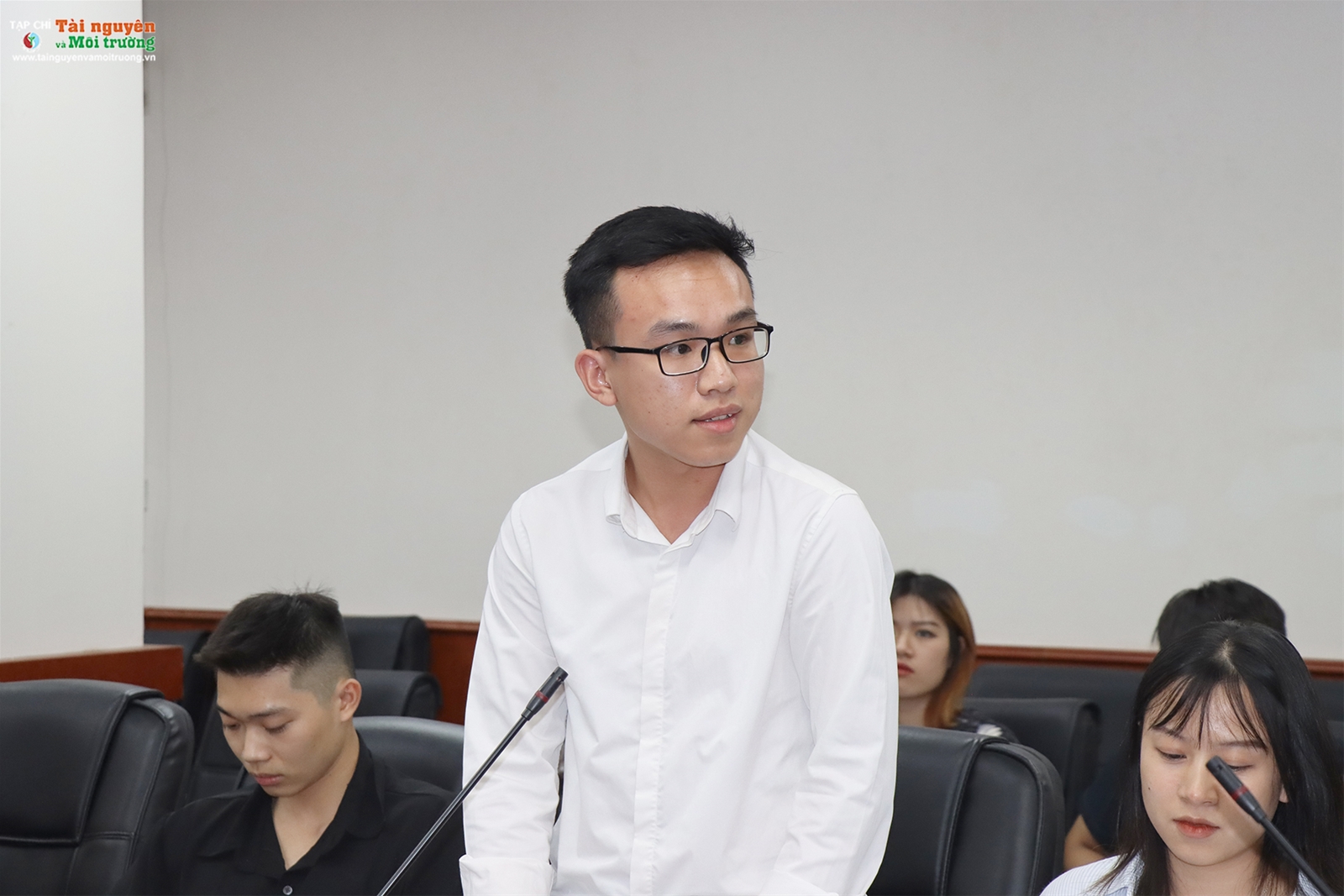 Gặp mặt sinh viên