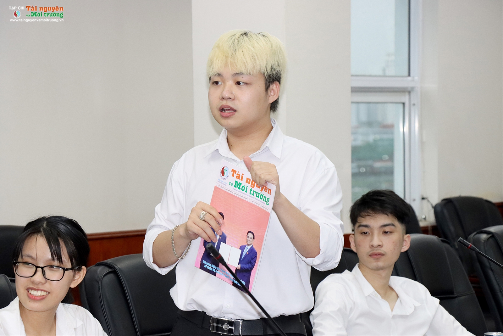 Gặp mặt sinh viên