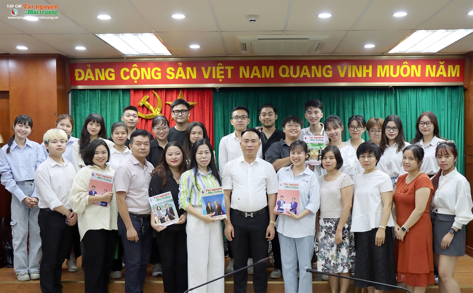 Gặp mặt sinh viên