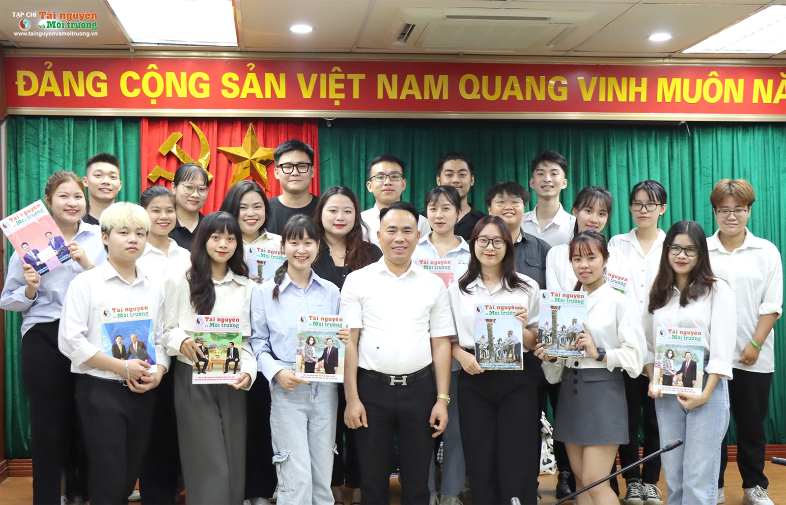 Gặp mặt sinh viên