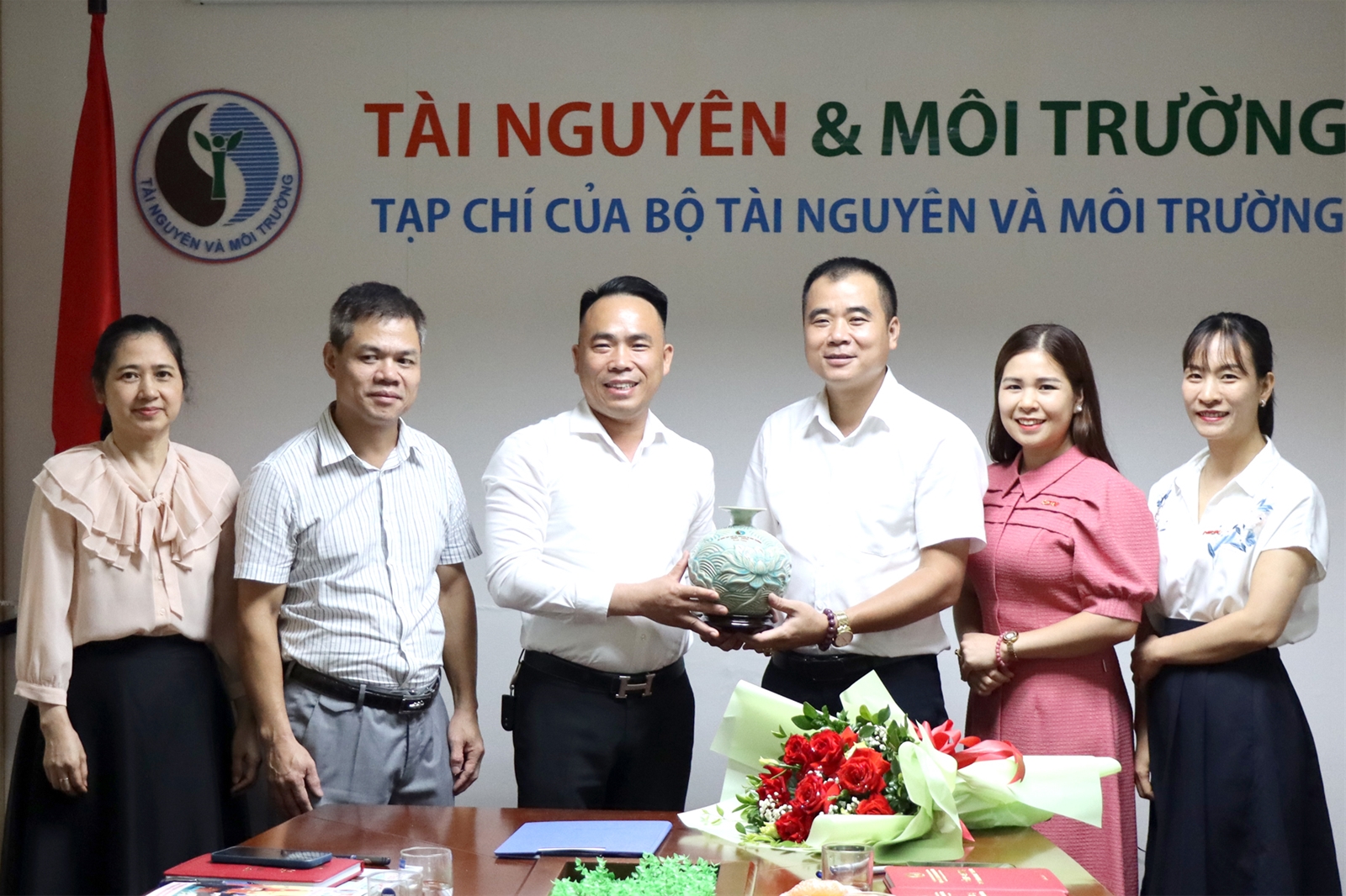 Tạp chí Tài nguyên và Môi trường ký kết hợp tác truyền thông cùng Công ty Cổ phần Truyền hình thực tế HDTV Việt Nam
