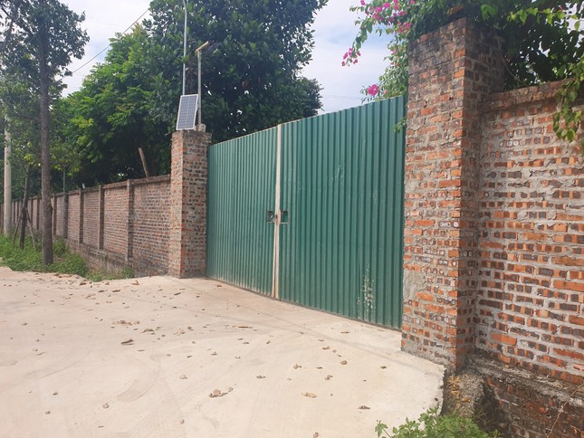 THÔNG TIN TỪ ĐƯỜNG DÂY NÓNG: ‘Lều’ canh vịt như biệt phủ lừng lững giữa cánh đồng ở ngoại thành Hà Nội