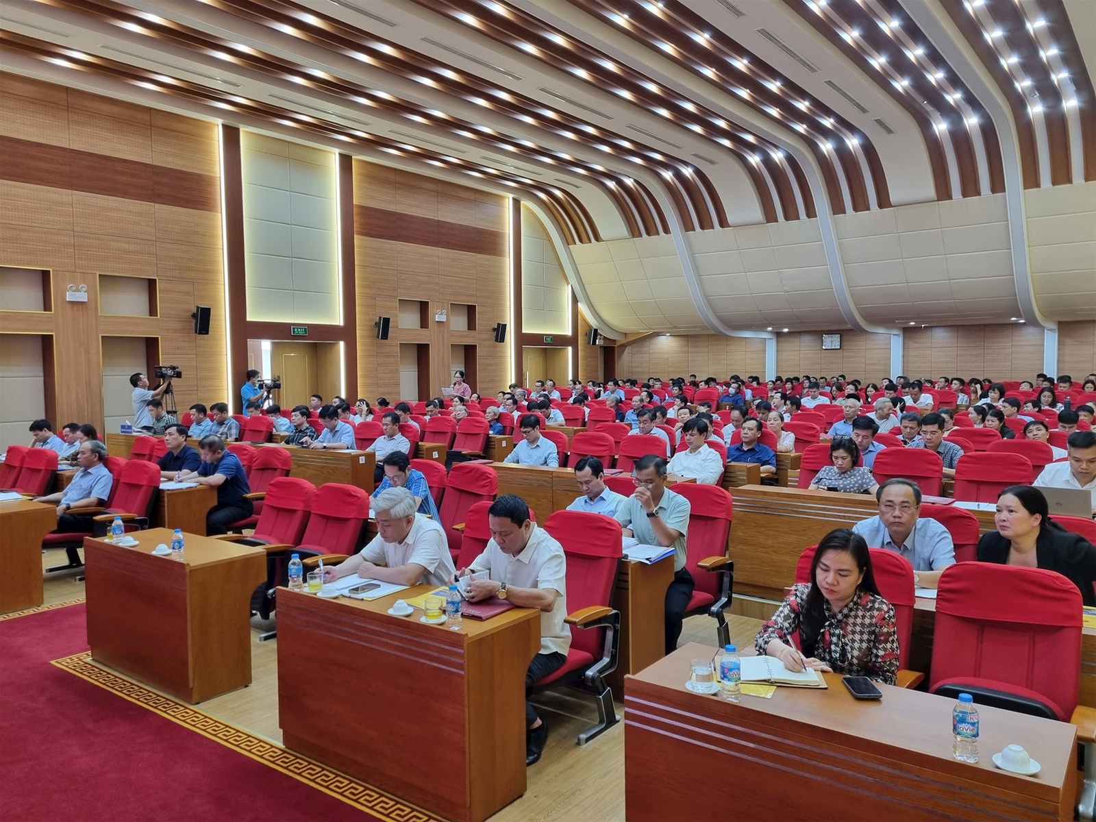 Cử tri huyện Gia Lâm kiến nghị giải quyết vấn đề ô nhiễm môi trường, vi phạm đất đai