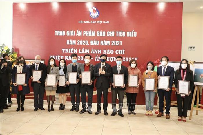 Trao giải Ấn phẩm báo chí tiêu biểu năm 2020, đầu năm 2021