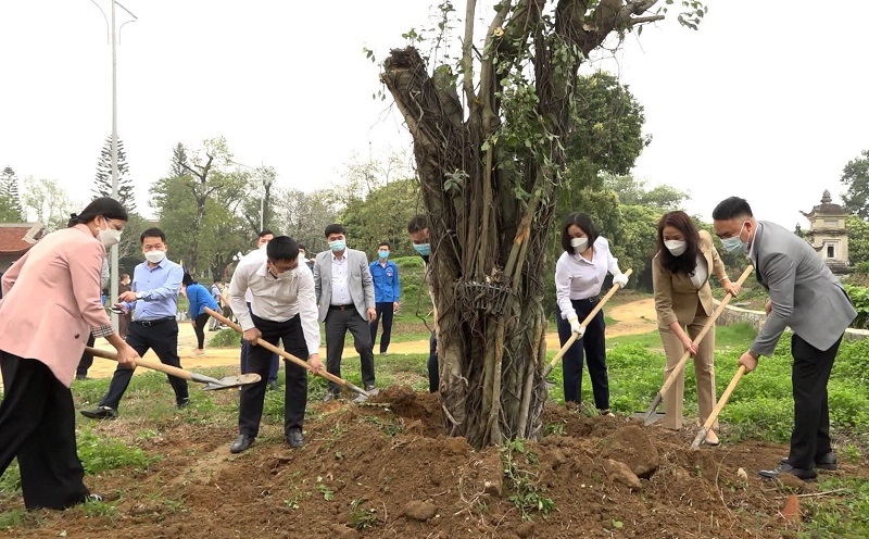 Tạp chí Tài nguyên và Môi trường trồng cây chương trình Chùa xanh ở chùa Phúc Lạc, Hà Nam
