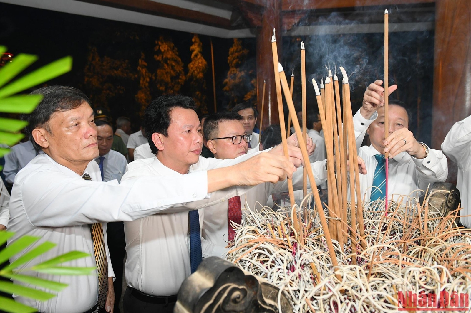 Lãnh đạo Đảng, Nhà nước dâng hương tri ân các Anh hùng, liệt sĩ tại Ngã ba Đồng Lộc