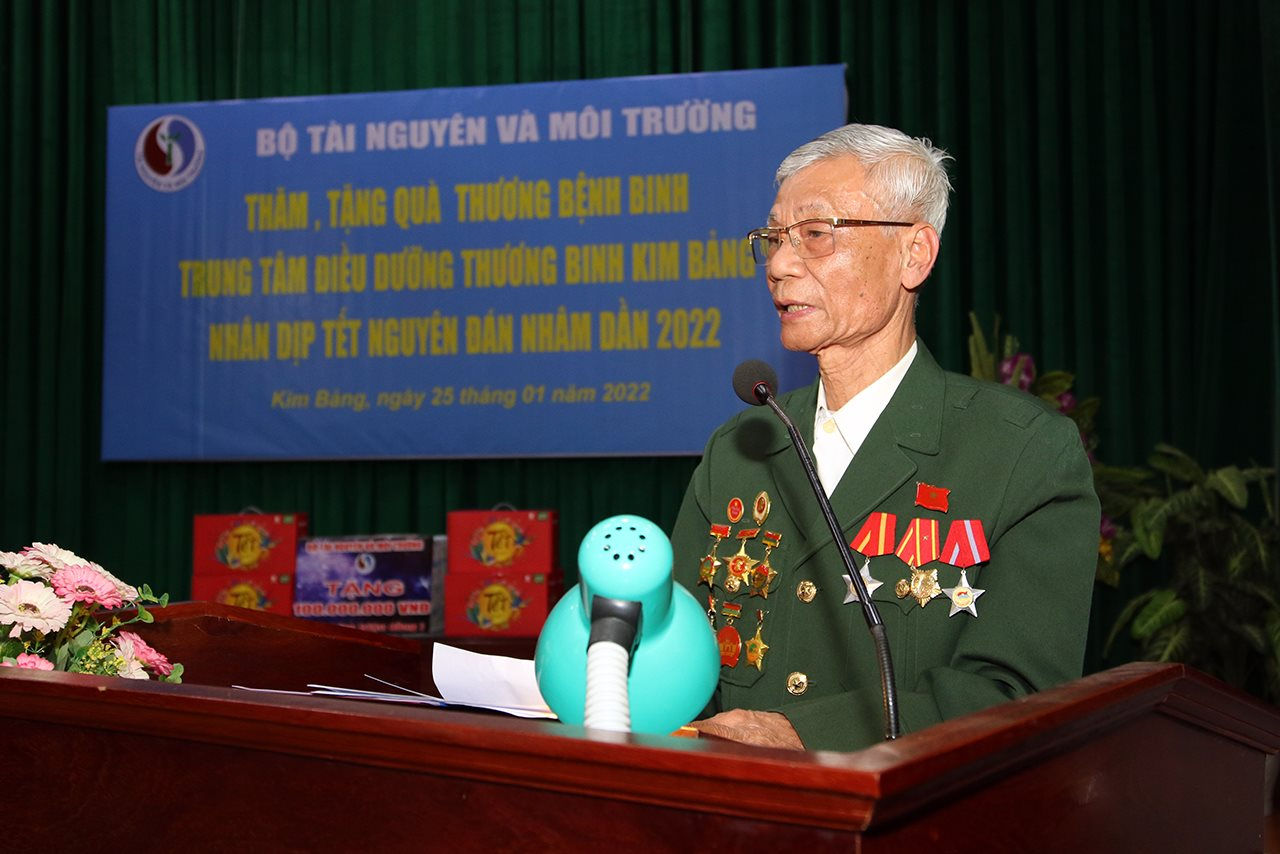 Bộ trưởng Trần Hồng Hà thăm, tặng quà thương bệnh binh Trung tâm Điều dưỡng thương binh Kim Bảng - Hà Nam