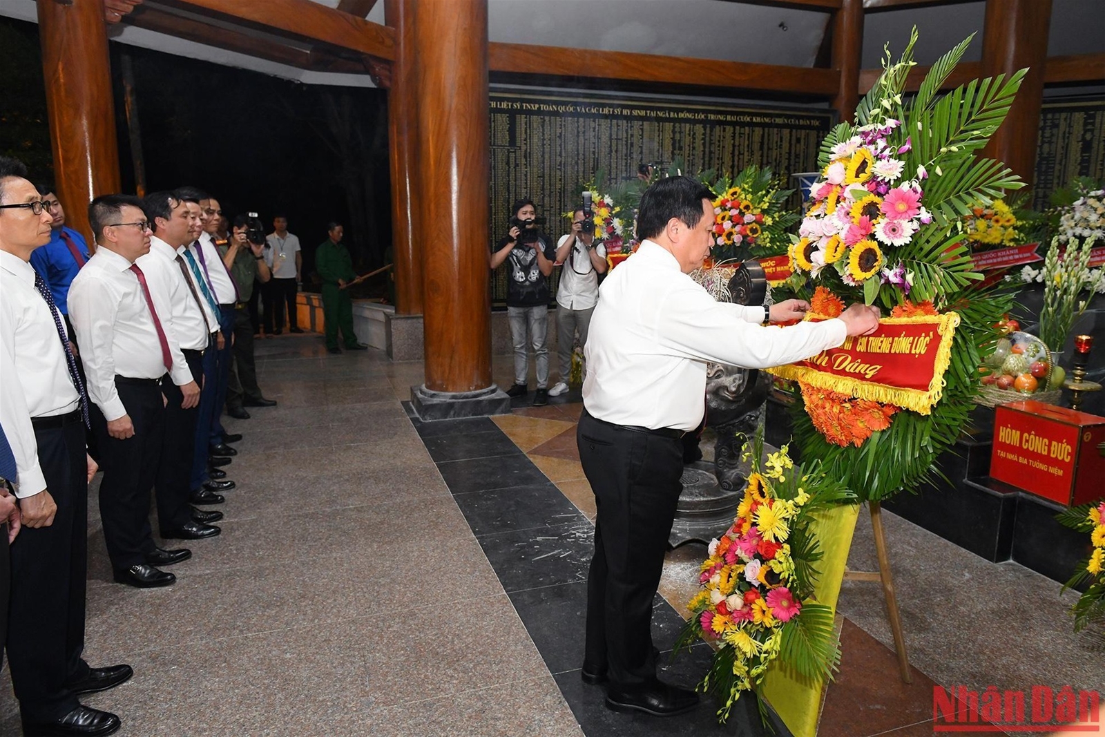 Lãnh đạo Đảng, Nhà nước dâng hương tri ân các Anh hùng, liệt sĩ tại Ngã ba Đồng Lộc