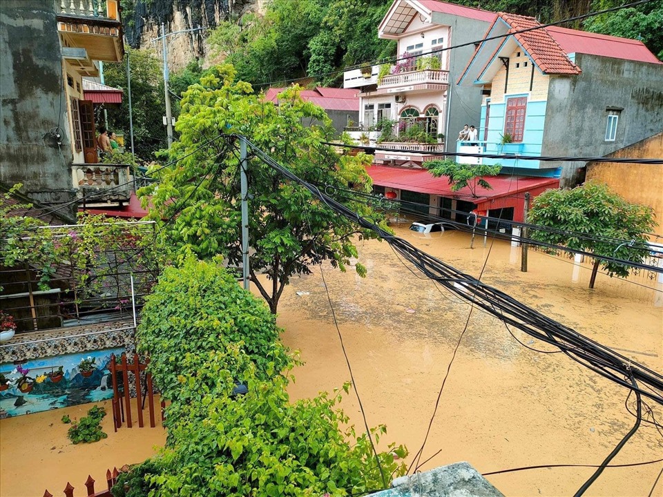 Hình ảnh mưa lớn gây ngập úng, sạt lở đất tại Lạng Sơn, Bắc Giang