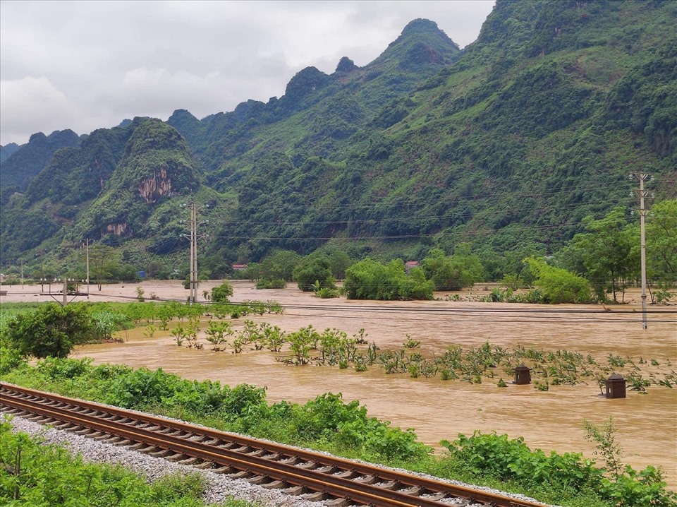 Hình ảnh mưa lớn gây ngập úng, sạt lở đất tại Lạng Sơn, Bắc Giang
