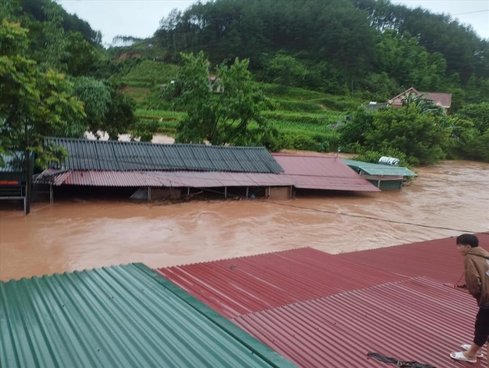 Hình ảnh mưa lớn gây ngập úng, sạt lở đất tại Lạng Sơn, Bắc Giang