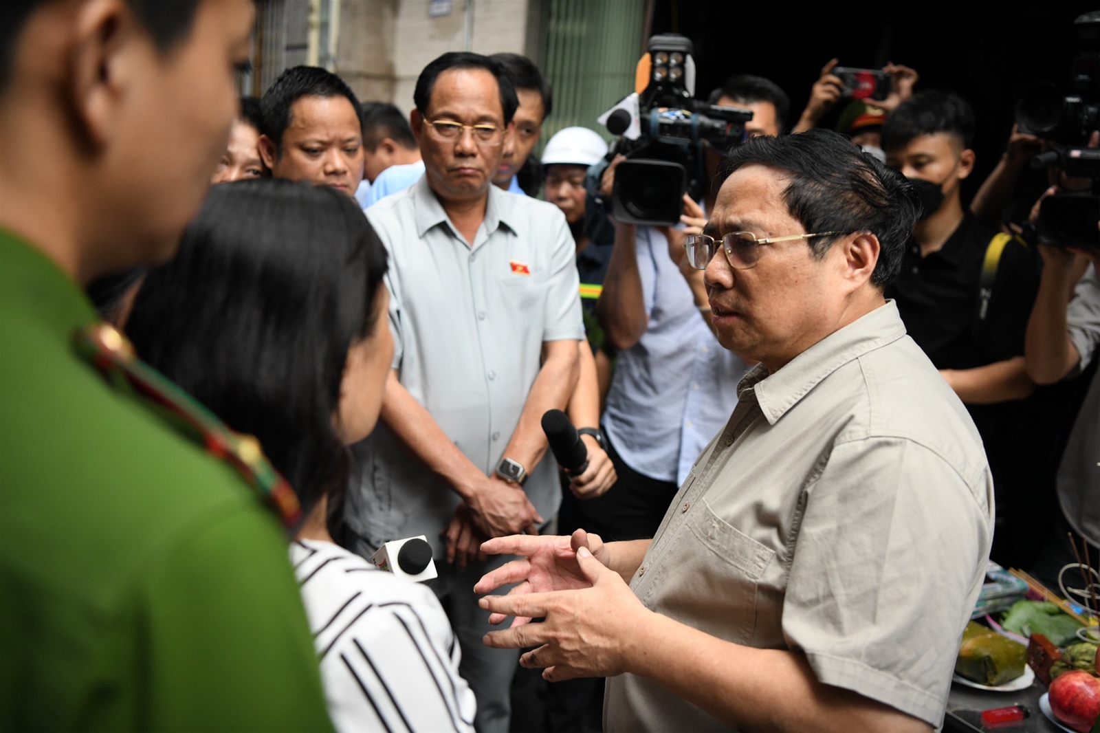 Thủ tướng thị sát hiện trường vụ cháy đặc biệt nghiêm trọng tại Hà Nội