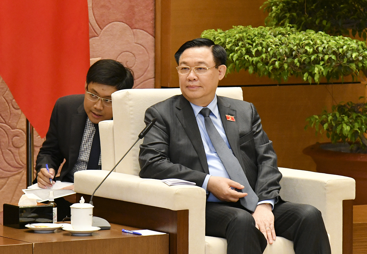 Chủ tịch Quốc hội Vương Đình Huệ tiếp Chủ tịch COP26 Alok Kumar Sharma ​​​​​​​