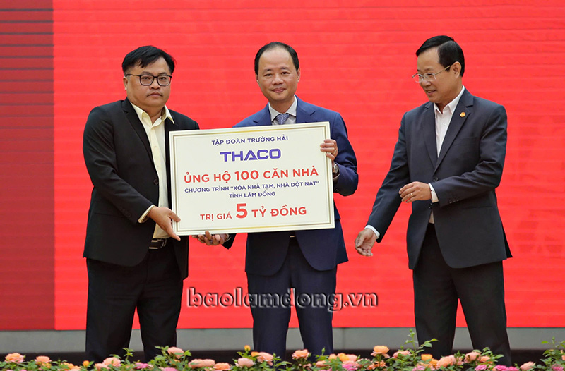 Thủ tướng Phạm Minh Chính dự Lễ tiếp nhận ủng hộ Chương trình Xoá nhà tạm tại Lâm Đồng