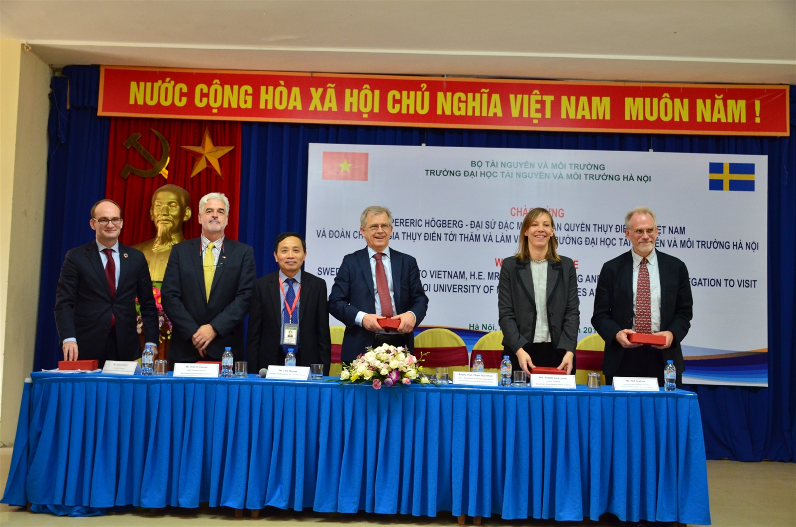 Ghi nhận những đóng góp trong công tác giáo dục đào tạo ngành Tài nguyên và Môi trường