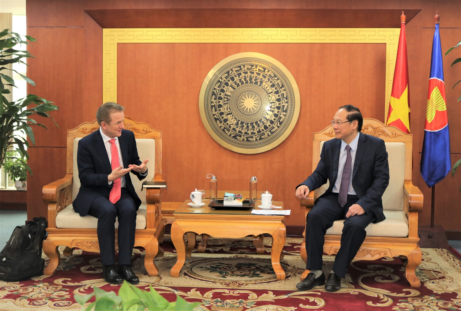 Bộ TN&MT và Ngân hàng Standard Chartered bàn về thực hiện JETP