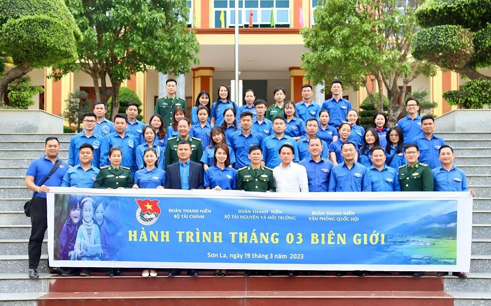Đoàn Thanh niên Bộ TN&MT hưởng ứng Chương trình Tháng 3 biên giới tại Sơn La