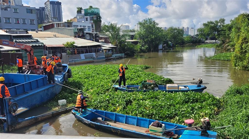 TP. Hồ Chí Minh: Đề xuất thu gom, xử lý rác trên 22 tuyến kênh để cải thiện môi trường