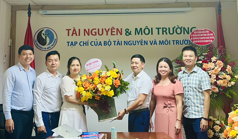 Nhiều đơn vị chúc mừng Tạp chí Tài nguyên và Môi trường nhân Ngày Báo chí cách mạng Việt Nam.