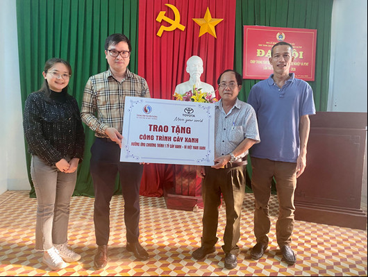 Trao tặng cây xanh tại Quảng Trị và Phú Yên