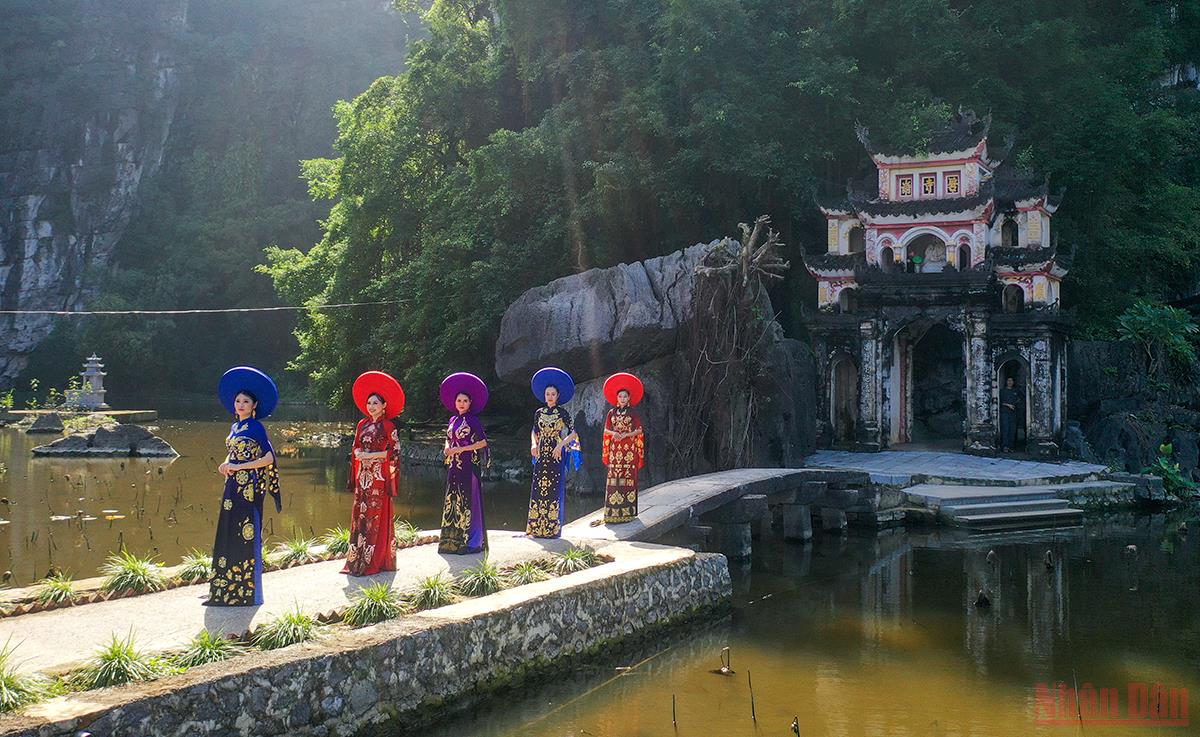 Phụ nữ toàn quốc hưởng ứng “Tuần lễ áo dài”