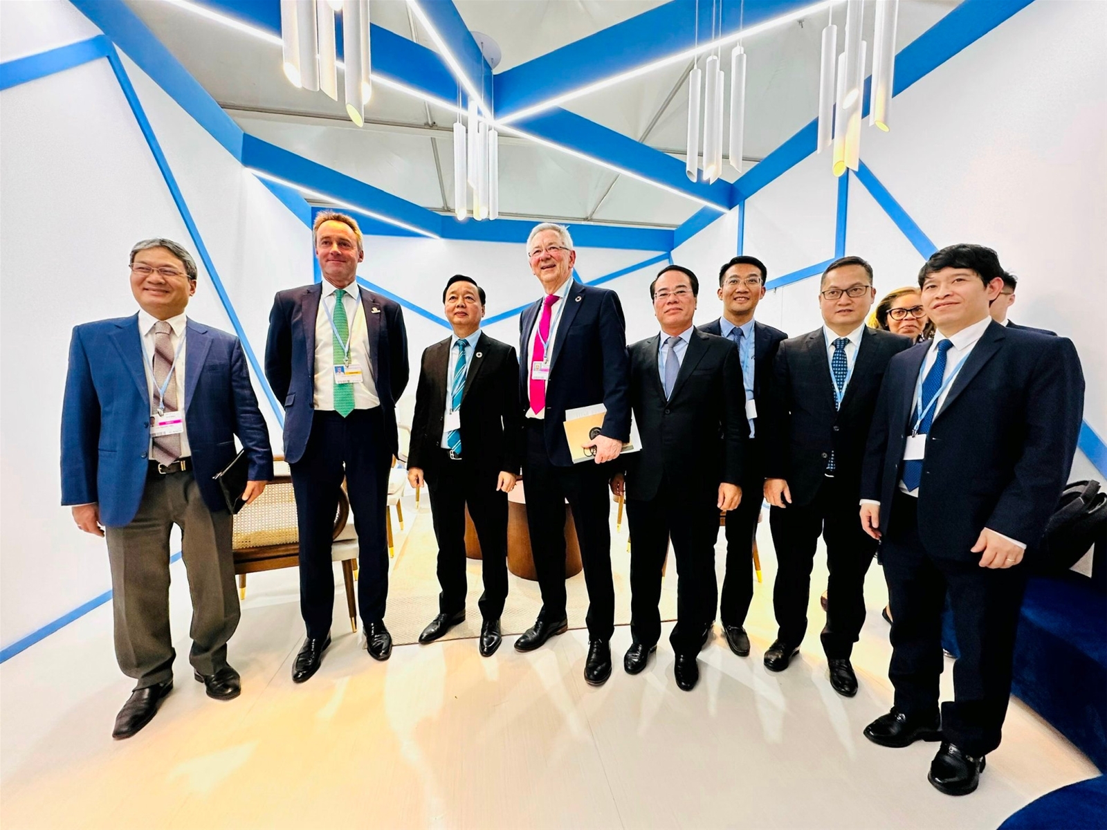 Việt Nam hợp tác đẩy nhanh quá trình chuyển đổi năng lượng