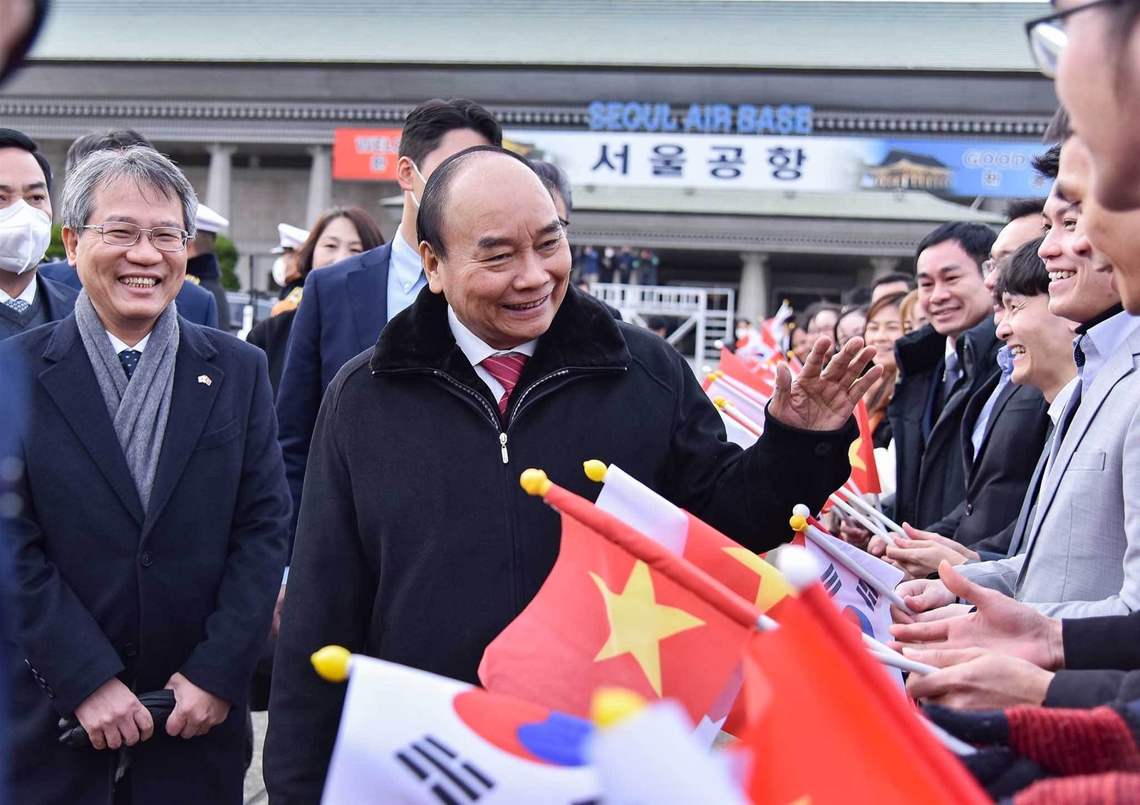 Chủ tịch nước Nguyễn Xuân Phúc đến Seoul, bắt đầu thăm Hàn Quốc