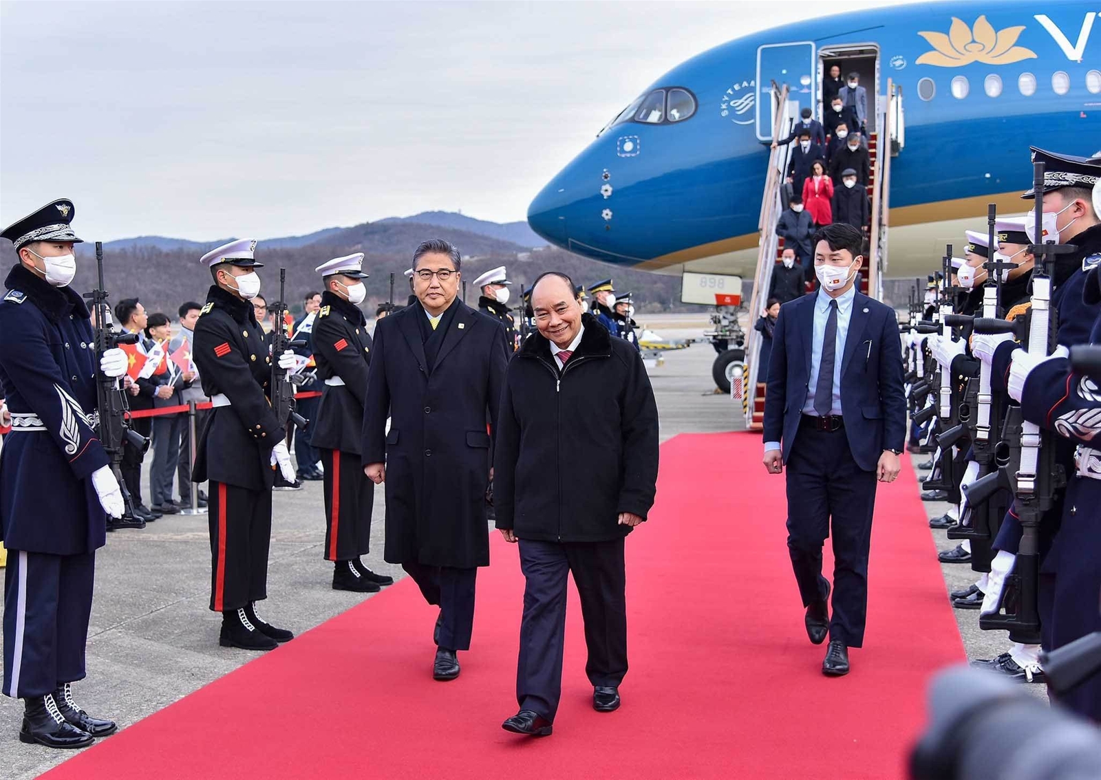 Chủ tịch nước Nguyễn Xuân Phúc đến Seoul, bắt đầu thăm Hàn Quốc