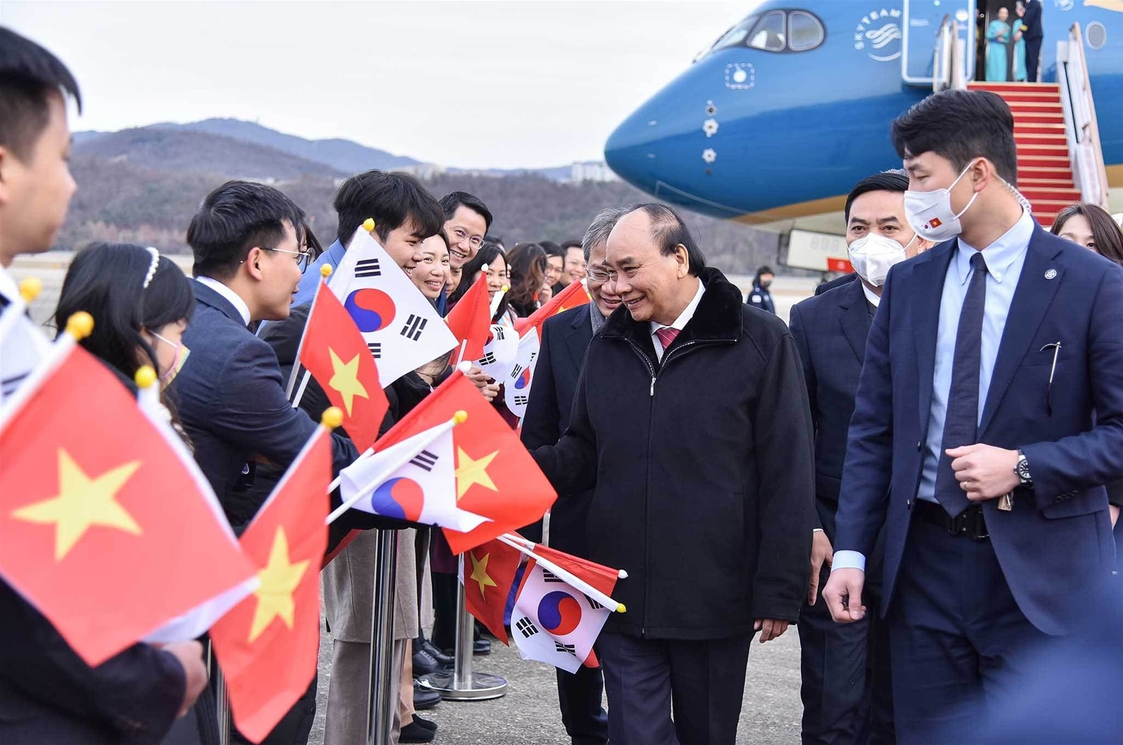 Chủ tịch nước Nguyễn Xuân Phúc đến Seoul, bắt đầu thăm Hàn Quốc