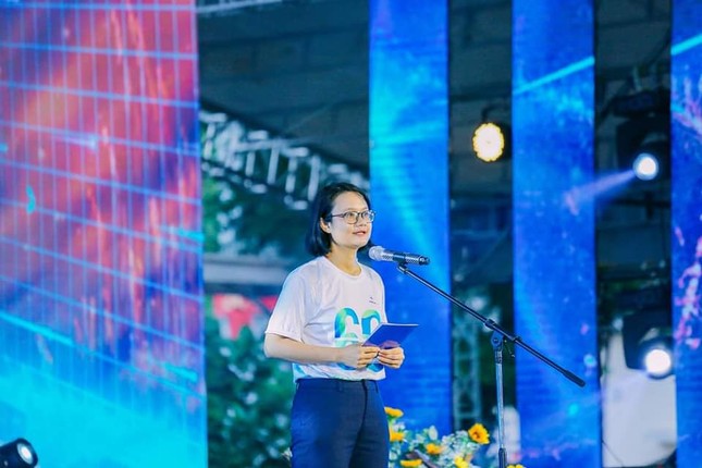 Hoa hậu H'Hen Niê cùng hàng ngàn bạn trẻ tham gia chạy bộ, hưởng ứng chiến dịch Giờ Trái đất 2023