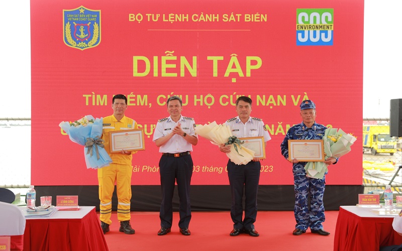 Diễn tập thực binh ứng cứu sự cố tràn dầu và tìm kiếm cứu nạn tại Hải Phòng