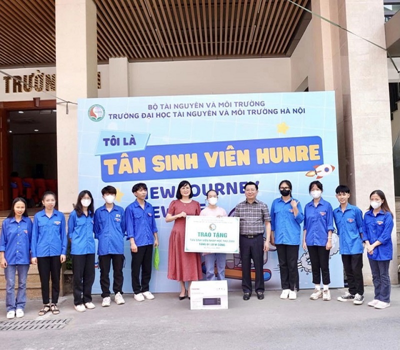 Đại học Tài nguyên và Môi trường Hà Nội: gọi tên tân sinh viên thứ 2000 trong ngày tựu trường